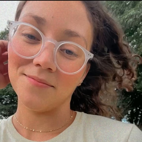 Meet your Posher, Stephanie - Picture 1 of 1